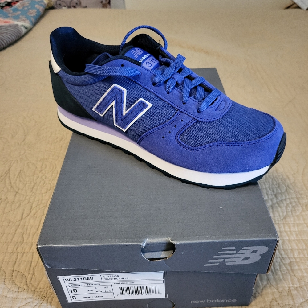 New Balance tennis shoes